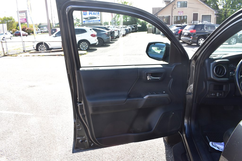 2018 Toyota Tacoma Image 28