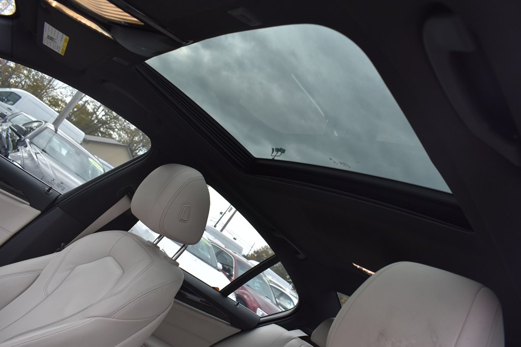 2017 BMW 5 Series Image 12