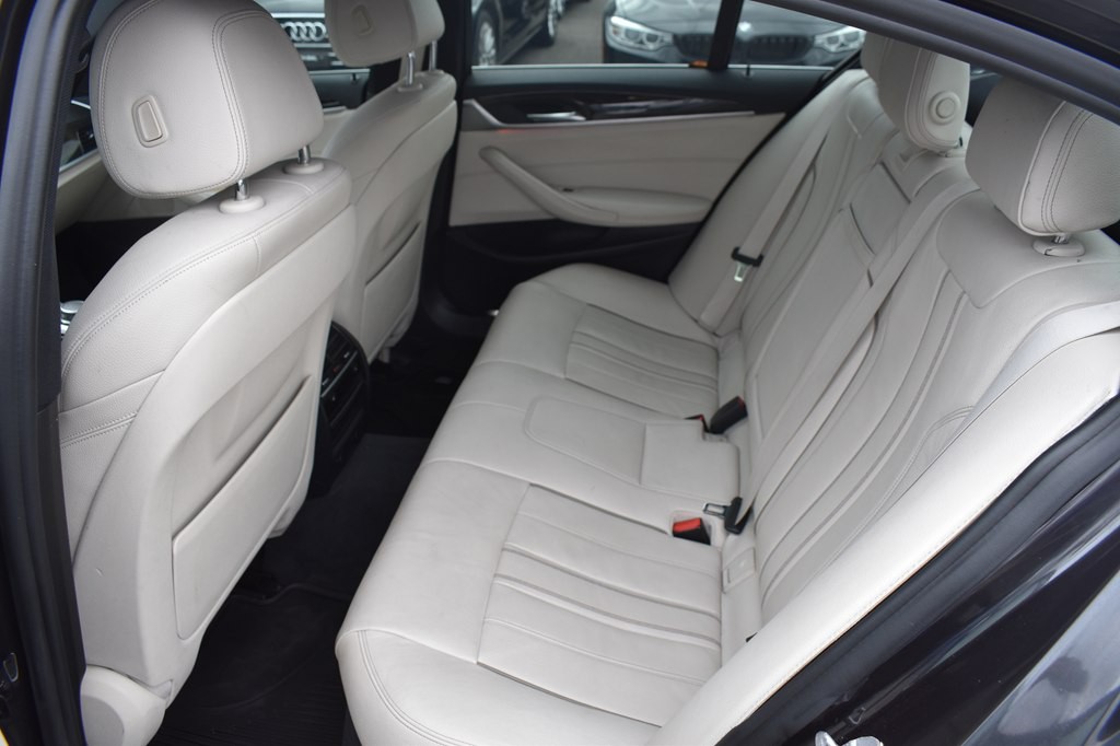 2017 BMW 5 Series Image 19