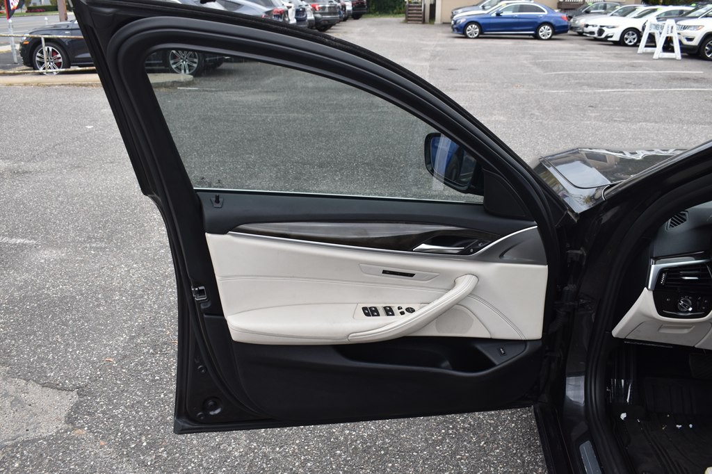 2017 BMW 5 Series Image 26