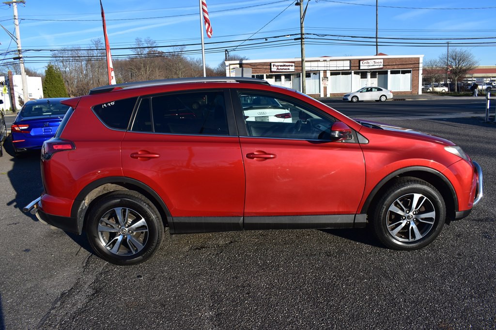 2017 Toyota Rav4 Image 9