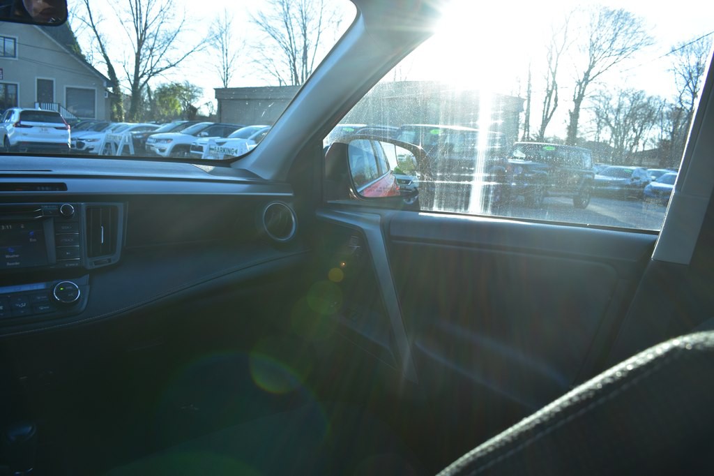 2017 Toyota Rav4 Image 21