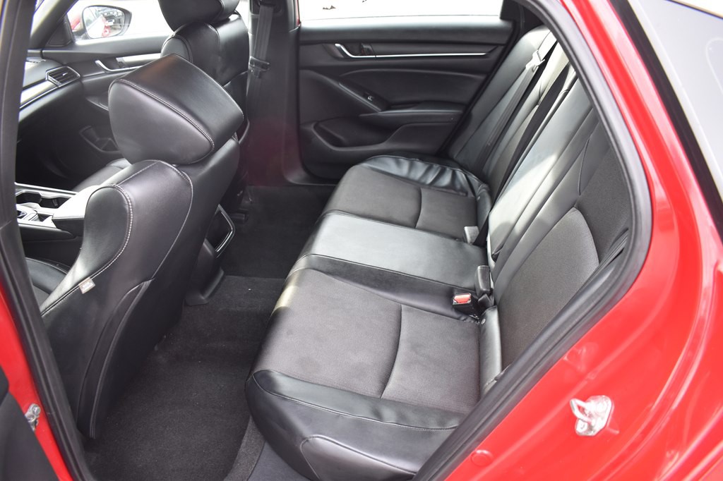 2018 Honda Accord Image 16
