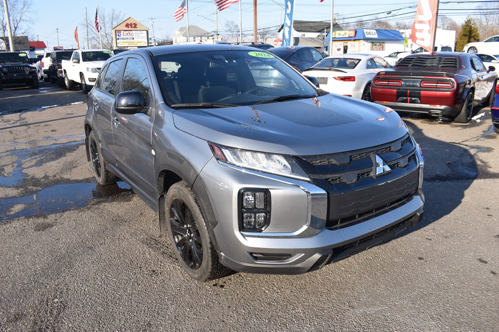 2024 Mitsubishi Outlander Image 1