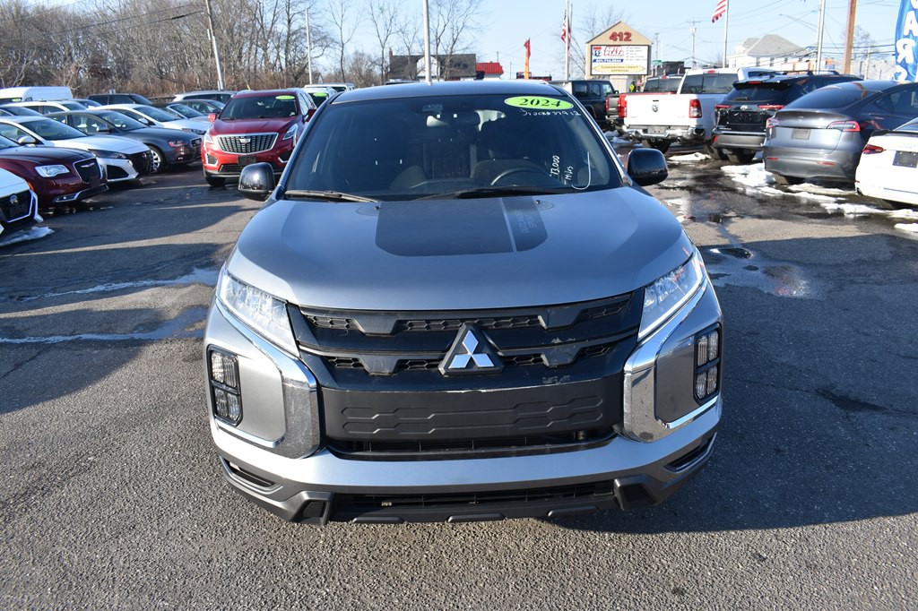 2024 Mitsubishi Outlander Image 2