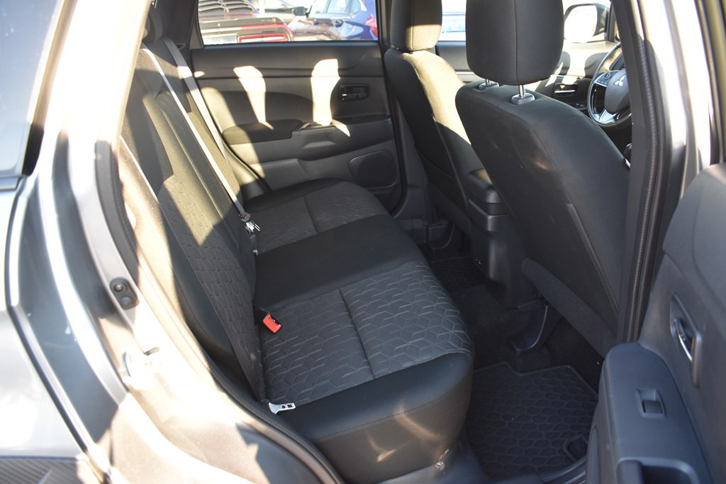 2024 Mitsubishi Outlander Image 17