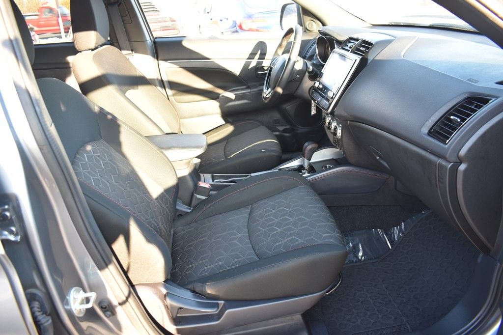 2024 Mitsubishi Outlander Image 18
