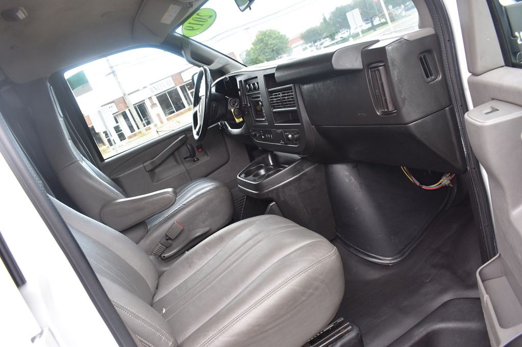 2019 Chevrolet Express Image 14