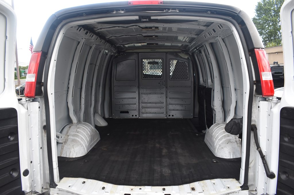 2019 Chevrolet Express Image 17