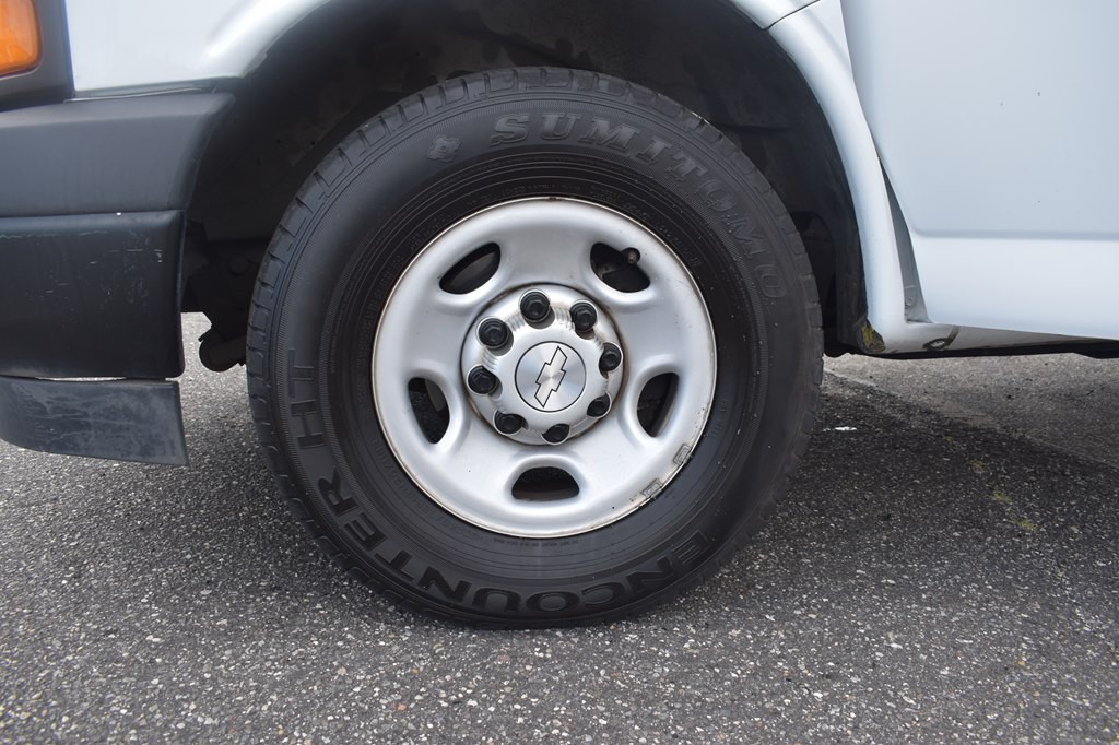 2019 Chevrolet Express Image 21