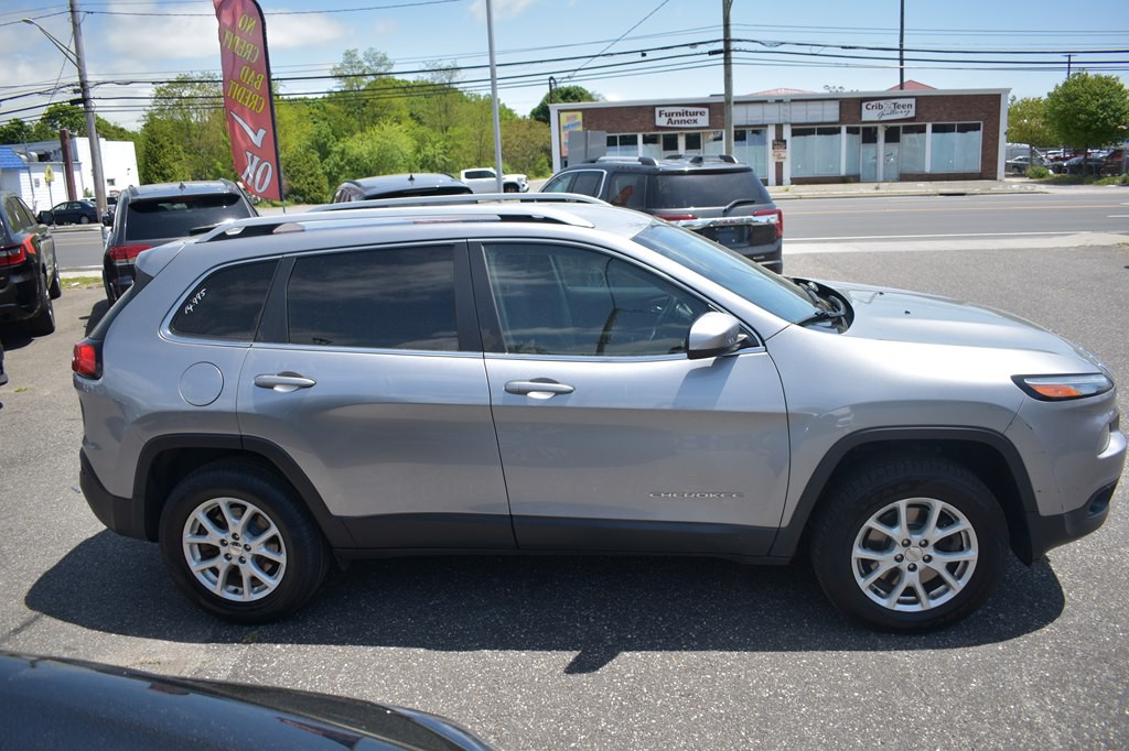 2017 Jeep Cherokee Image 9