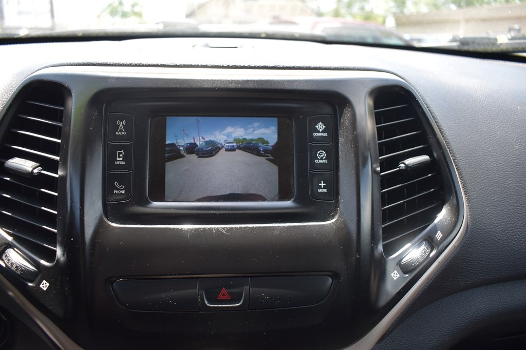 2017 Jeep Cherokee Image 12