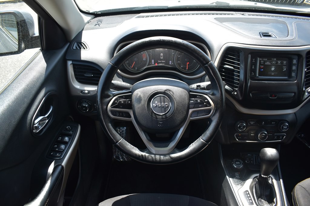 2017 Jeep Cherokee Image 18