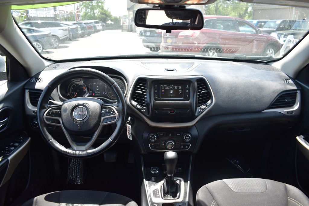 2017 Jeep Cherokee Image 19