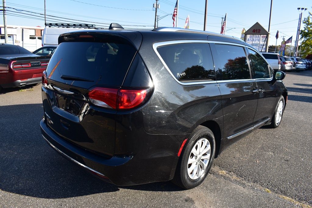 2019 Chrysler Pacifica Image 8