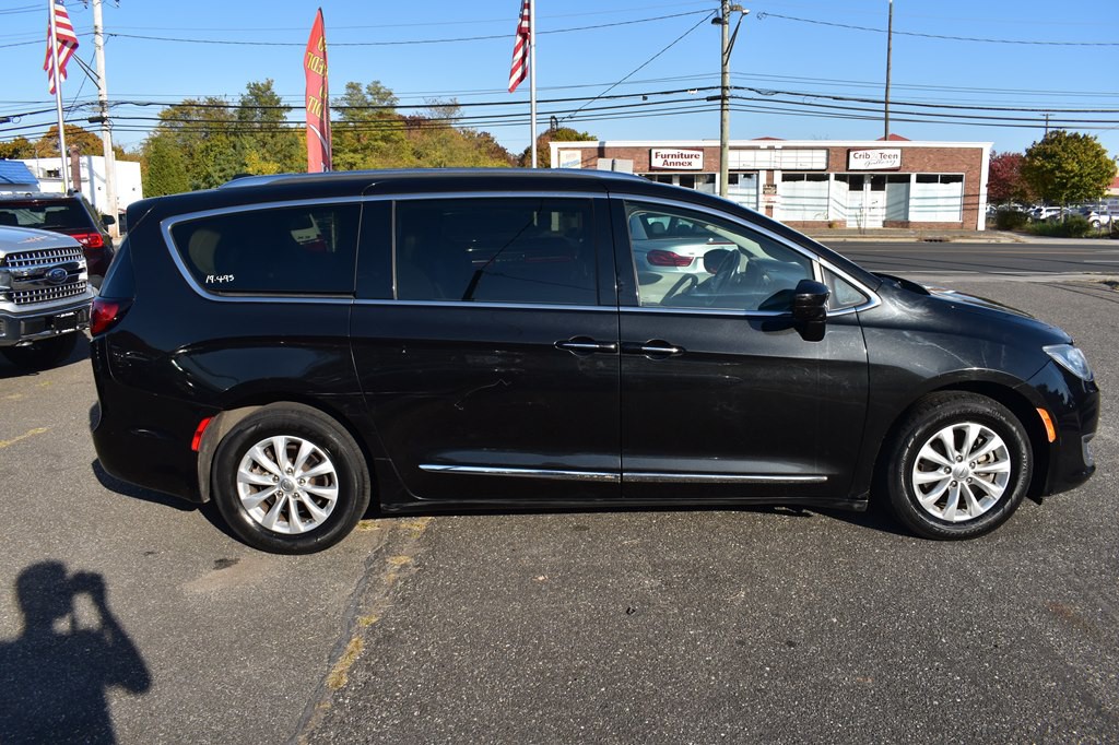 2019 Chrysler Pacifica Image 9