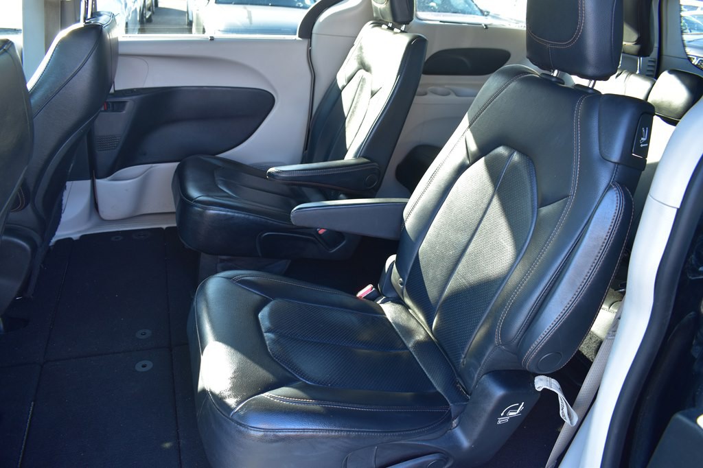2019 Chrysler Pacifica Image 17