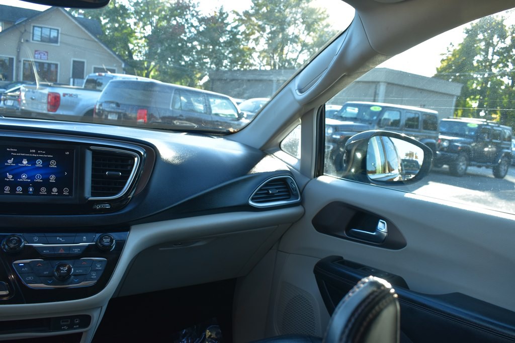2019 Chrysler Pacifica Image 24