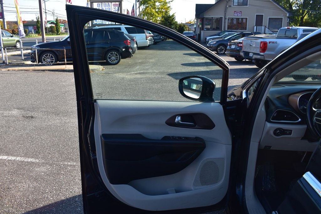 2019 Chrysler Pacifica Image 25