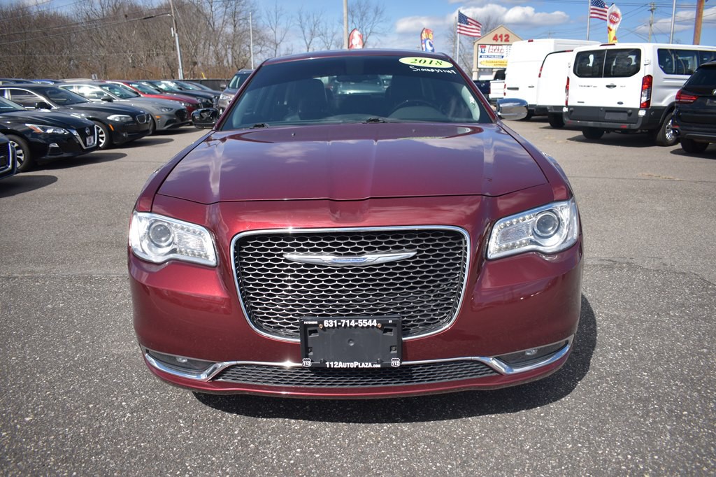 2018 Chrysler 300 Image 2