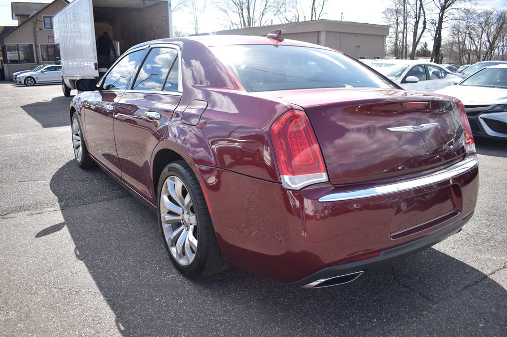 2018 Chrysler 300 Image 6