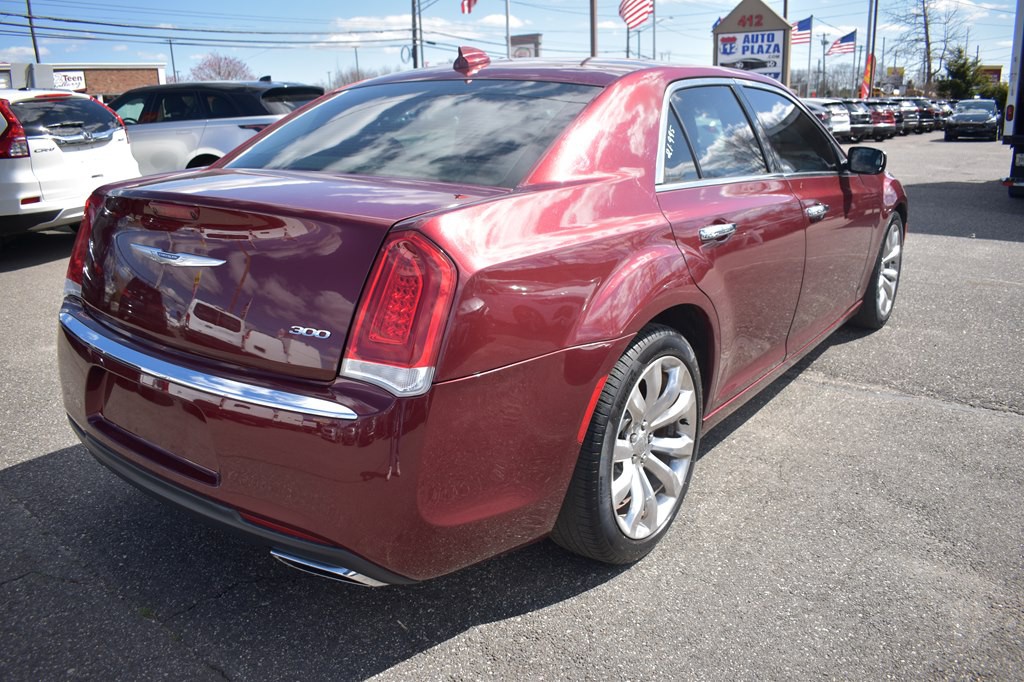 2018 Chrysler 300 Image 8