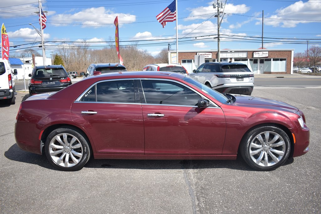 2018 Chrysler 300 Image 9