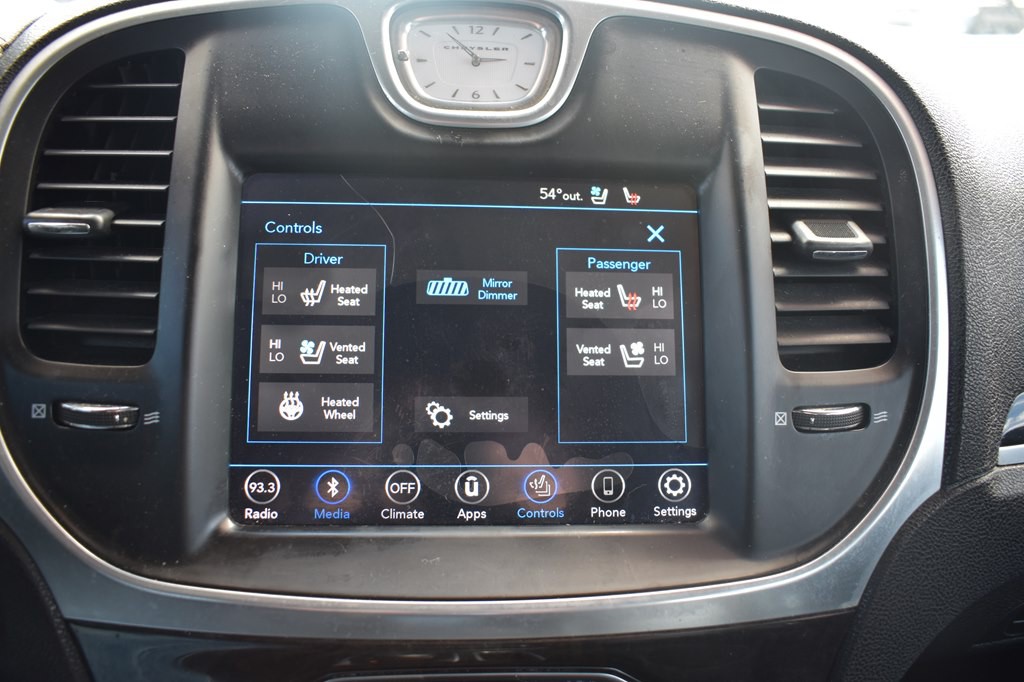 2018 Chrysler 300 Image 14