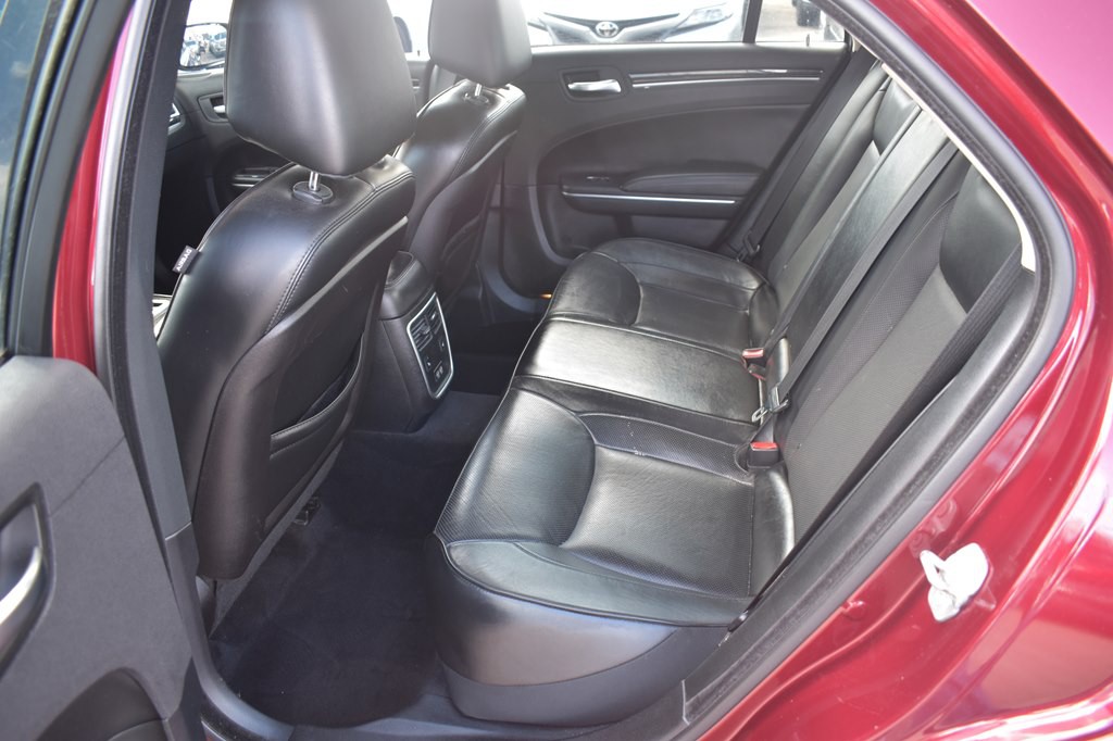 2018 Chrysler 300 Image 16