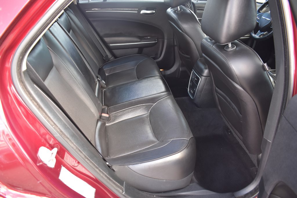 2018 Chrysler 300 Image 17