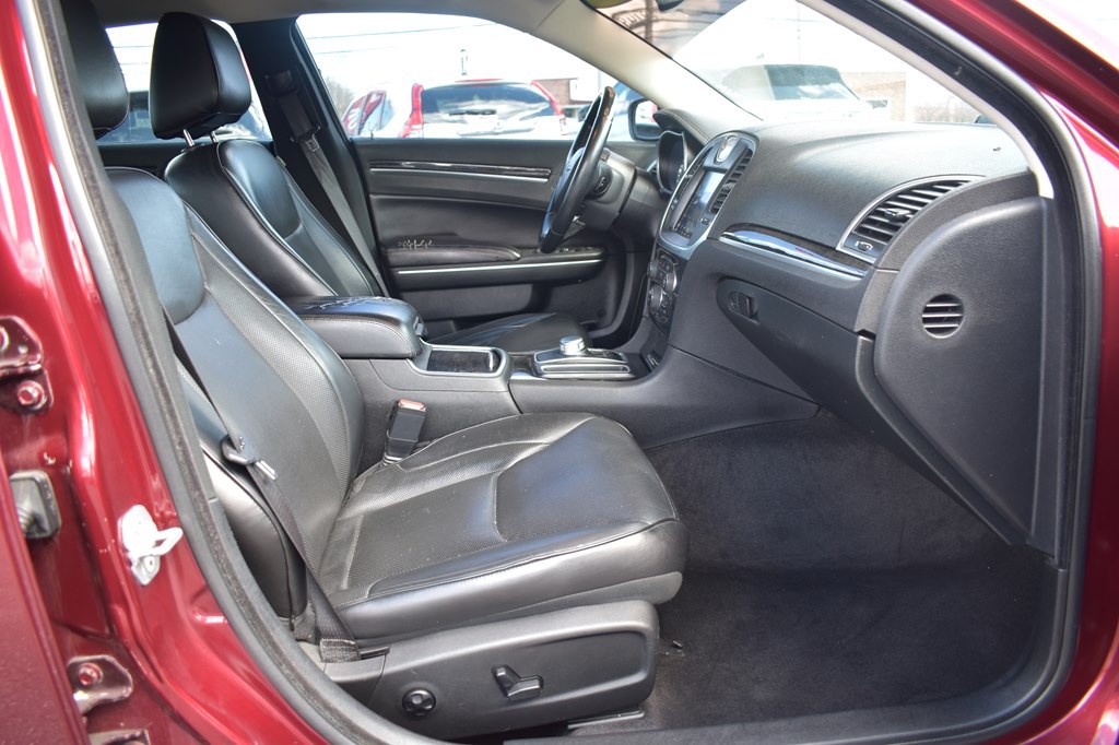 2018 Chrysler 300 Image 18