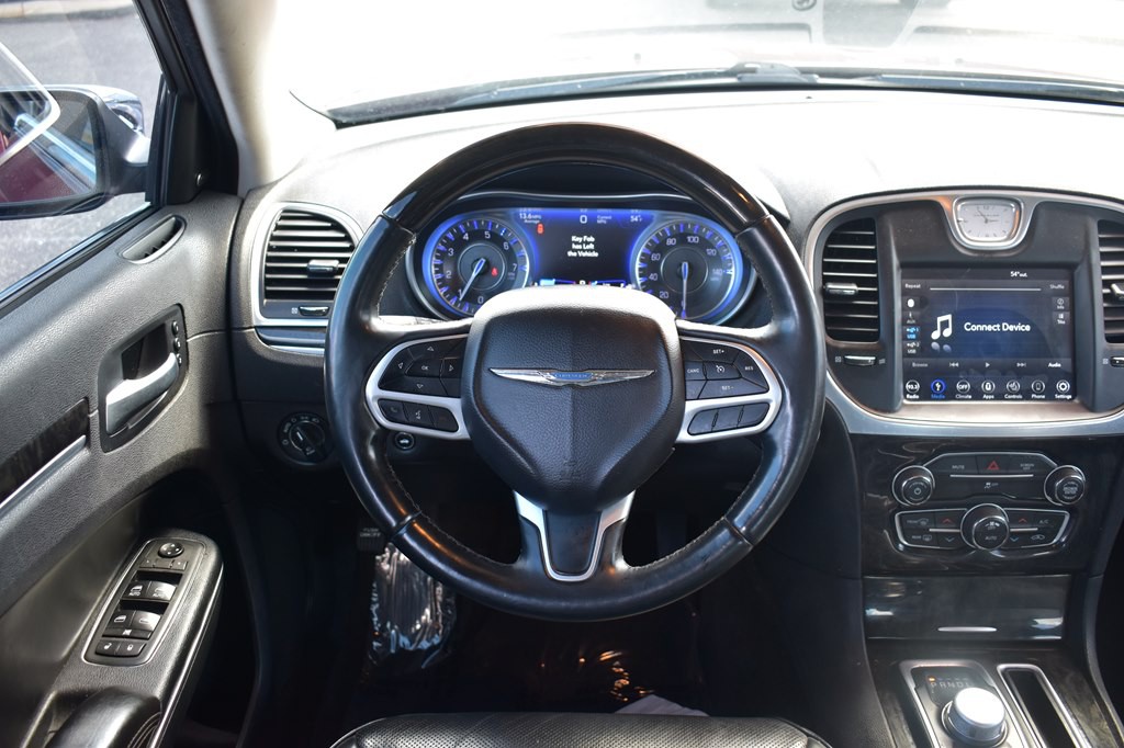 2018 Chrysler 300 Image 19