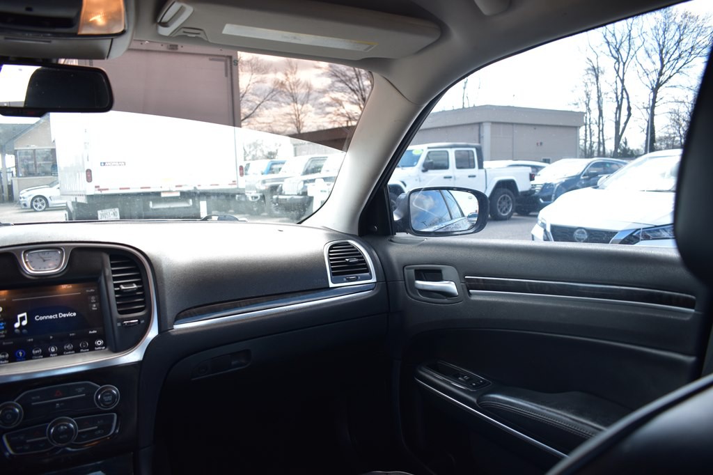 2018 Chrysler 300 Image 20