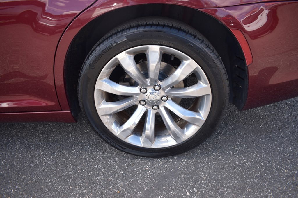 2018 Chrysler 300 Image 22