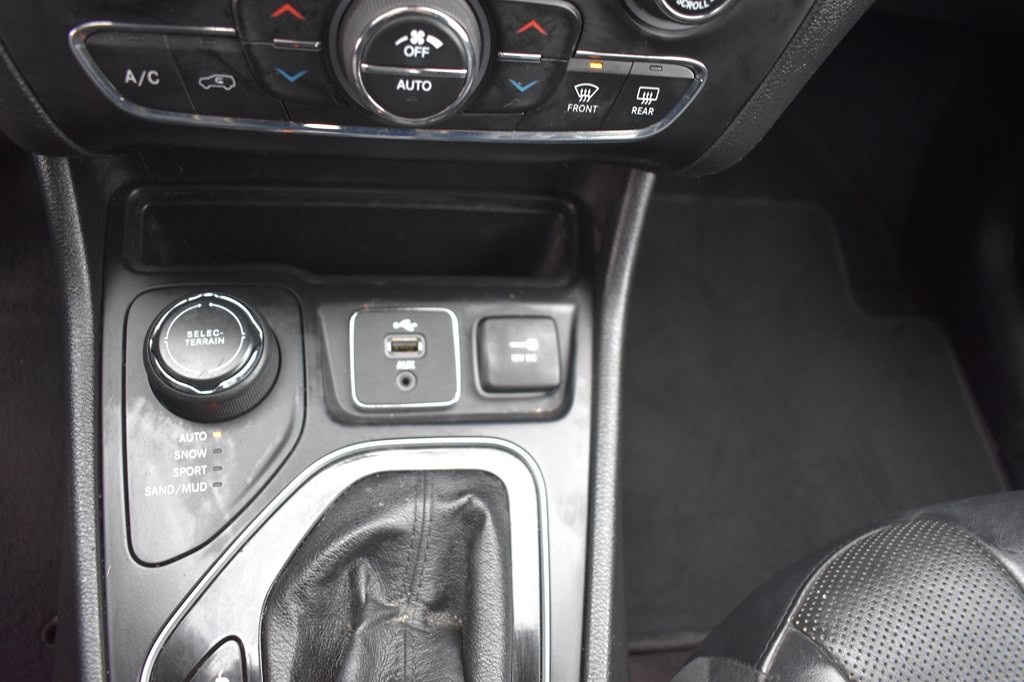 2019 Jeep Cherokee Image 16