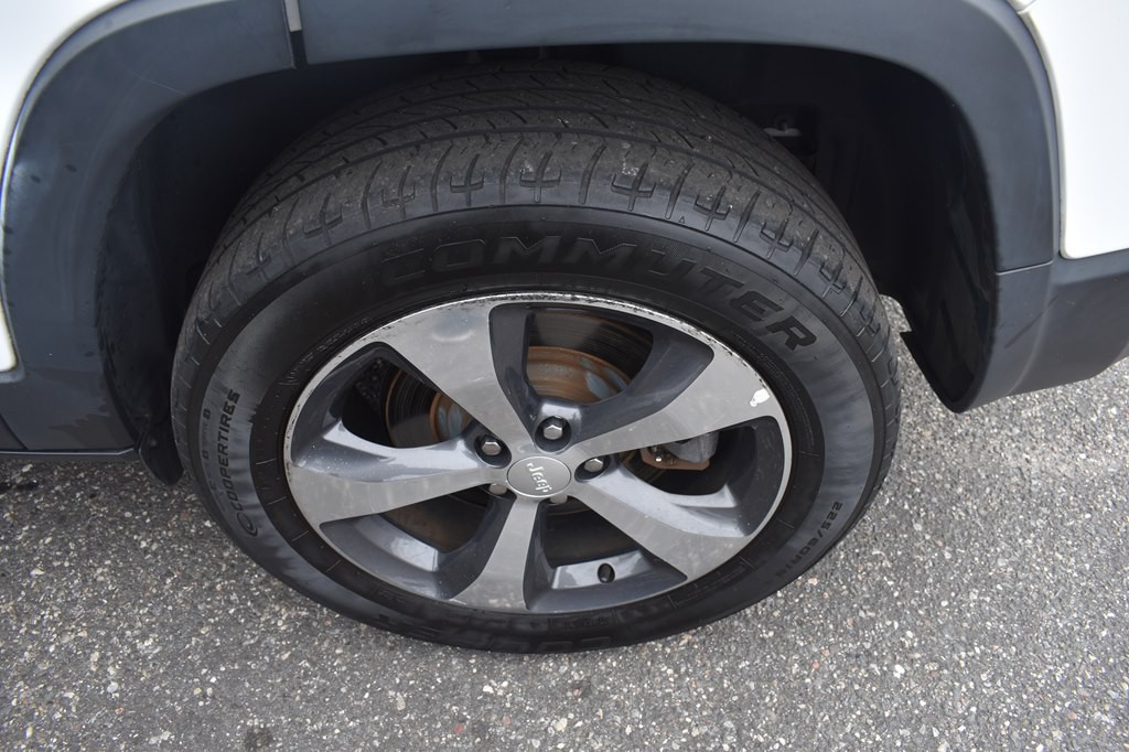 2019 Jeep Cherokee Image 18