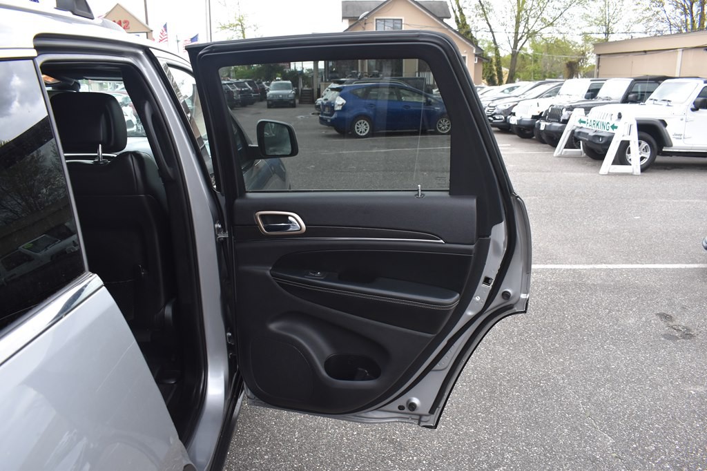 2017 Jeep Grand Cherokee Image 11