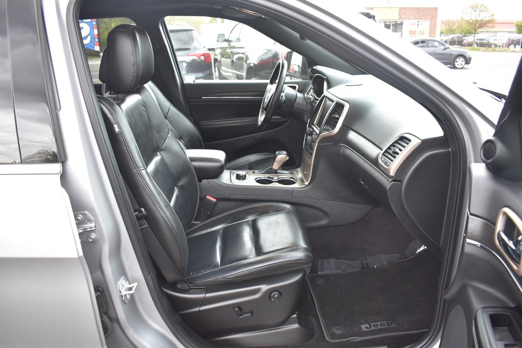 2017 Jeep Grand Cherokee Image 16
