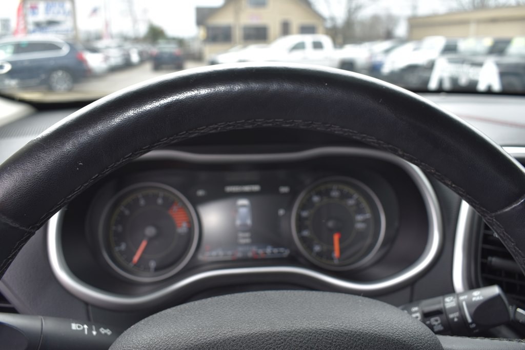 2016 Jeep Cherokee Image 12