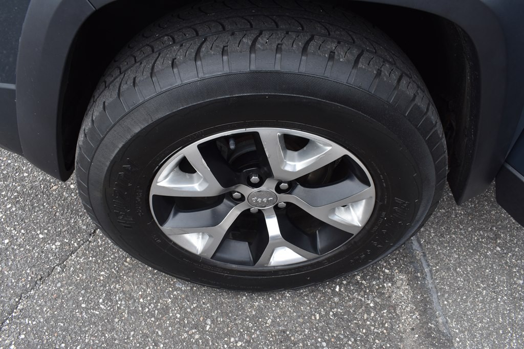 2016 Jeep Cherokee Image 16