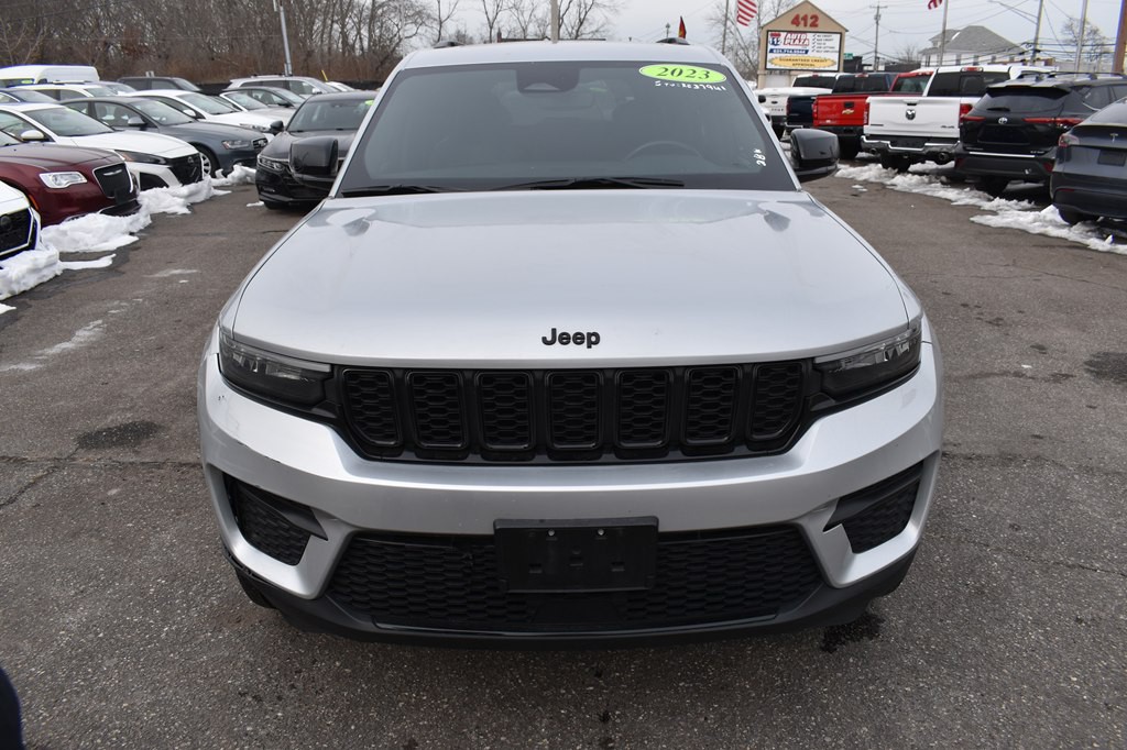2023 Jeep Grand Cherokee Image 2