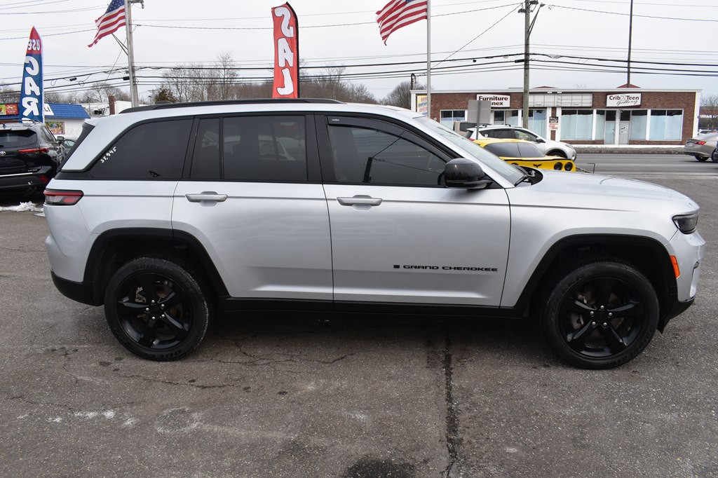 2023 Jeep Grand Cherokee Image 9
