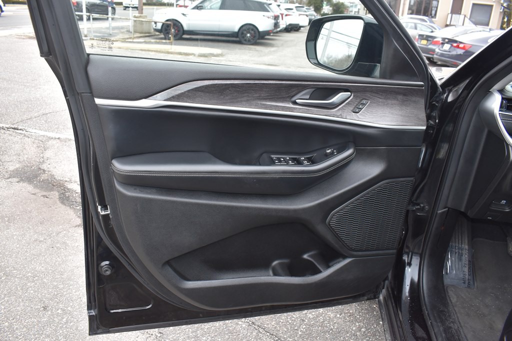 2023 Jeep Grand Cherokee Image 8