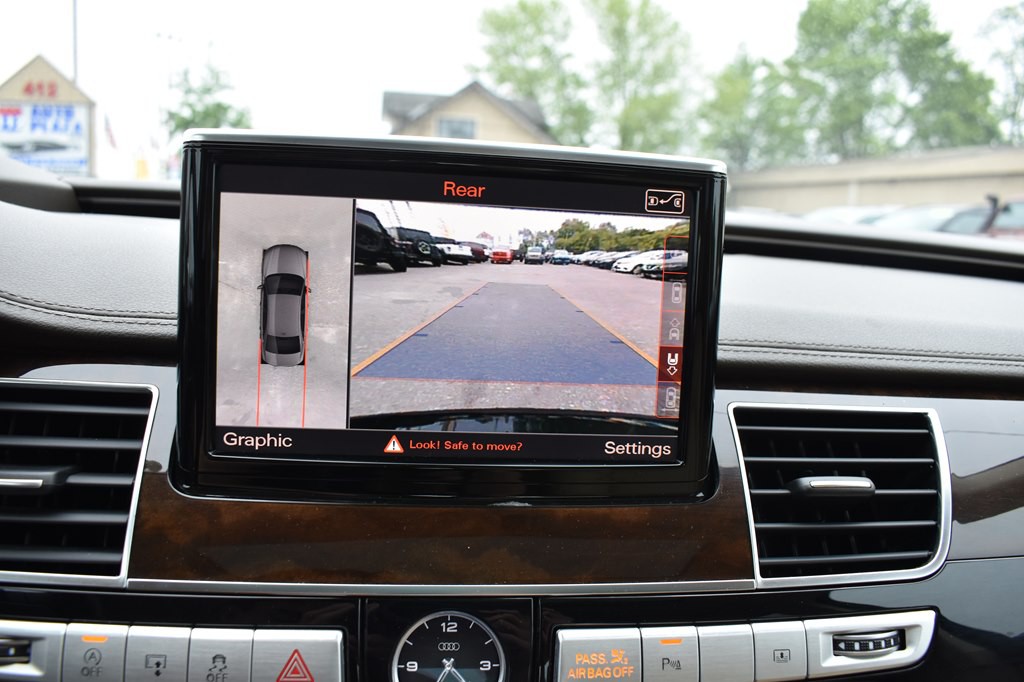 2015 Audi A8 Image 17