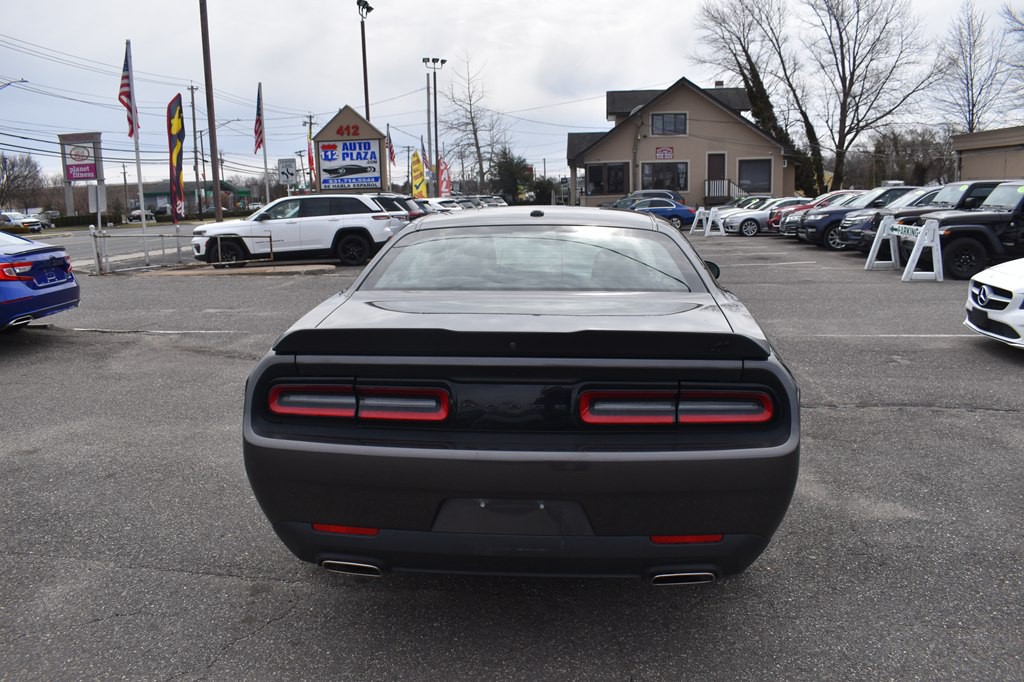 2022 Dodge Challenger Image 6