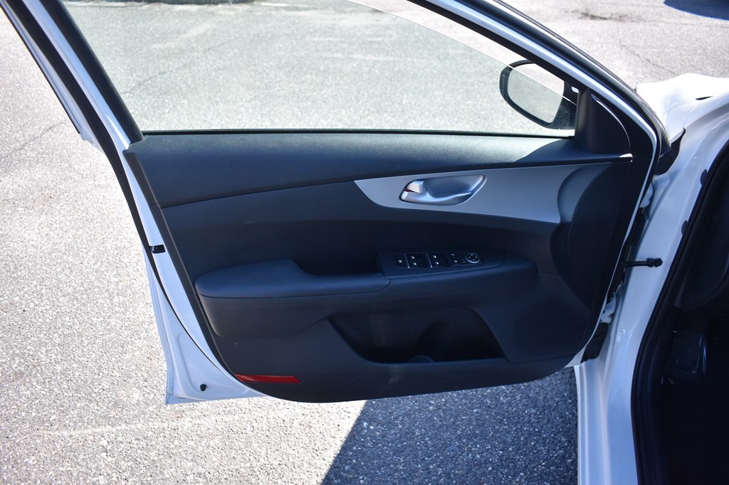 2023 Kia Forte Image 8