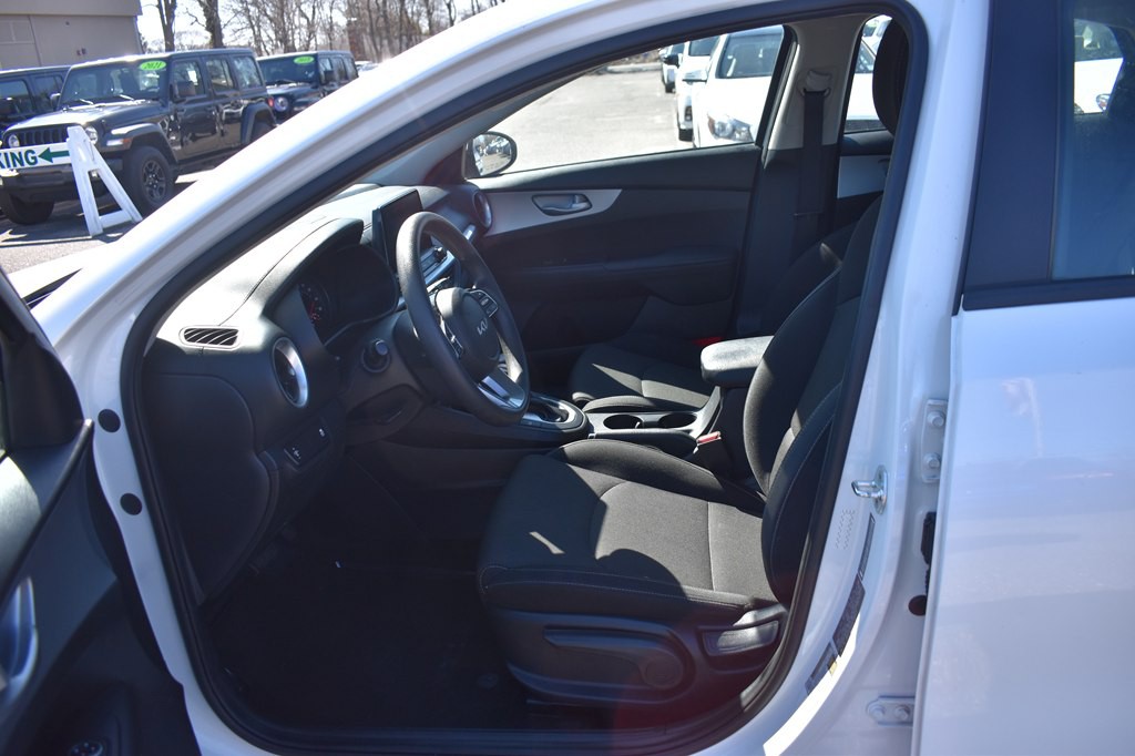 2023 Kia Forte Image 9