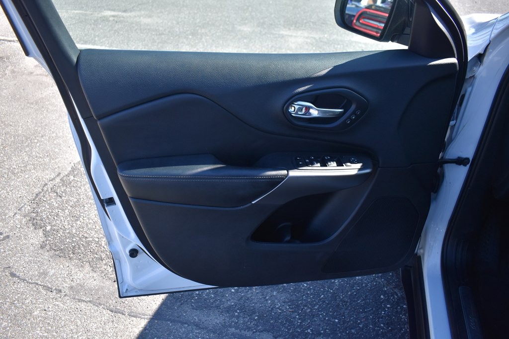 2019 Jeep Cherokee Image 8