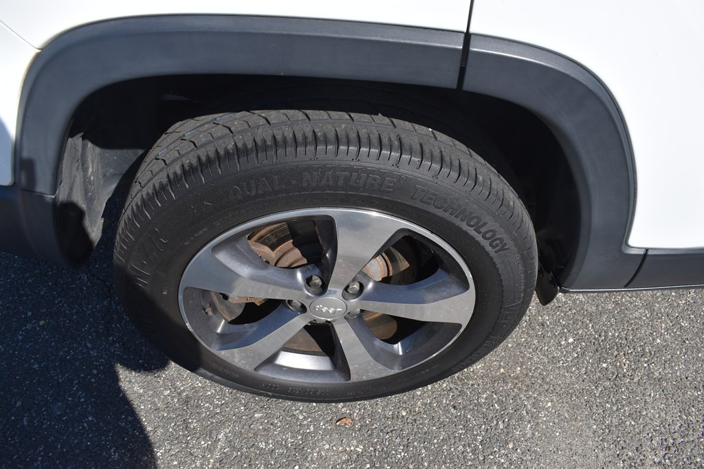 2019 Jeep Cherokee Image 24
