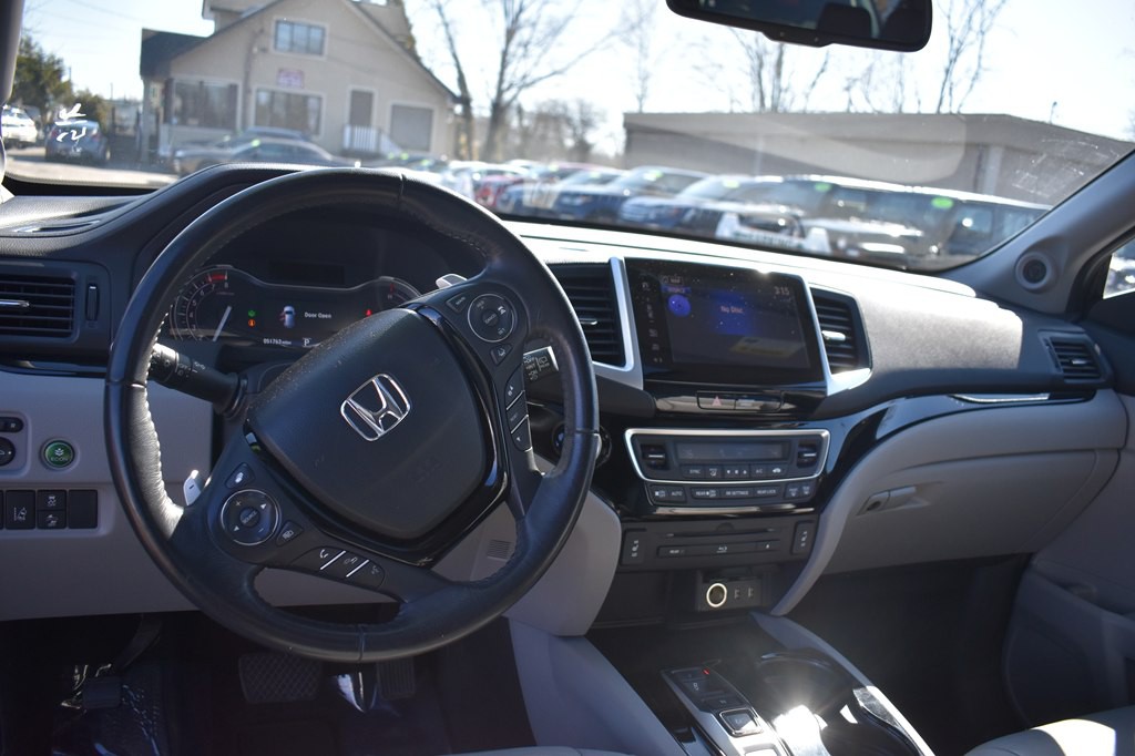 2018 Honda Pilot Image 16